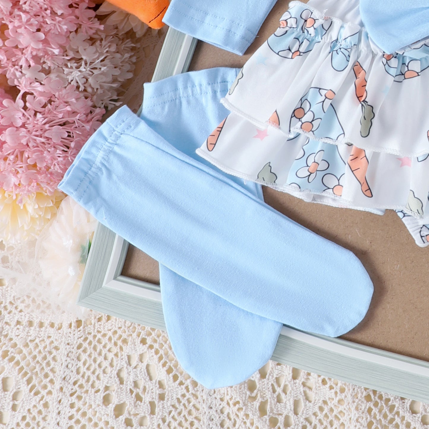 4-teiliges Oster-Outfit-Set für Babymädchen – Hasen-Strampler, Rock mit Schleife, Socken und Stirnband