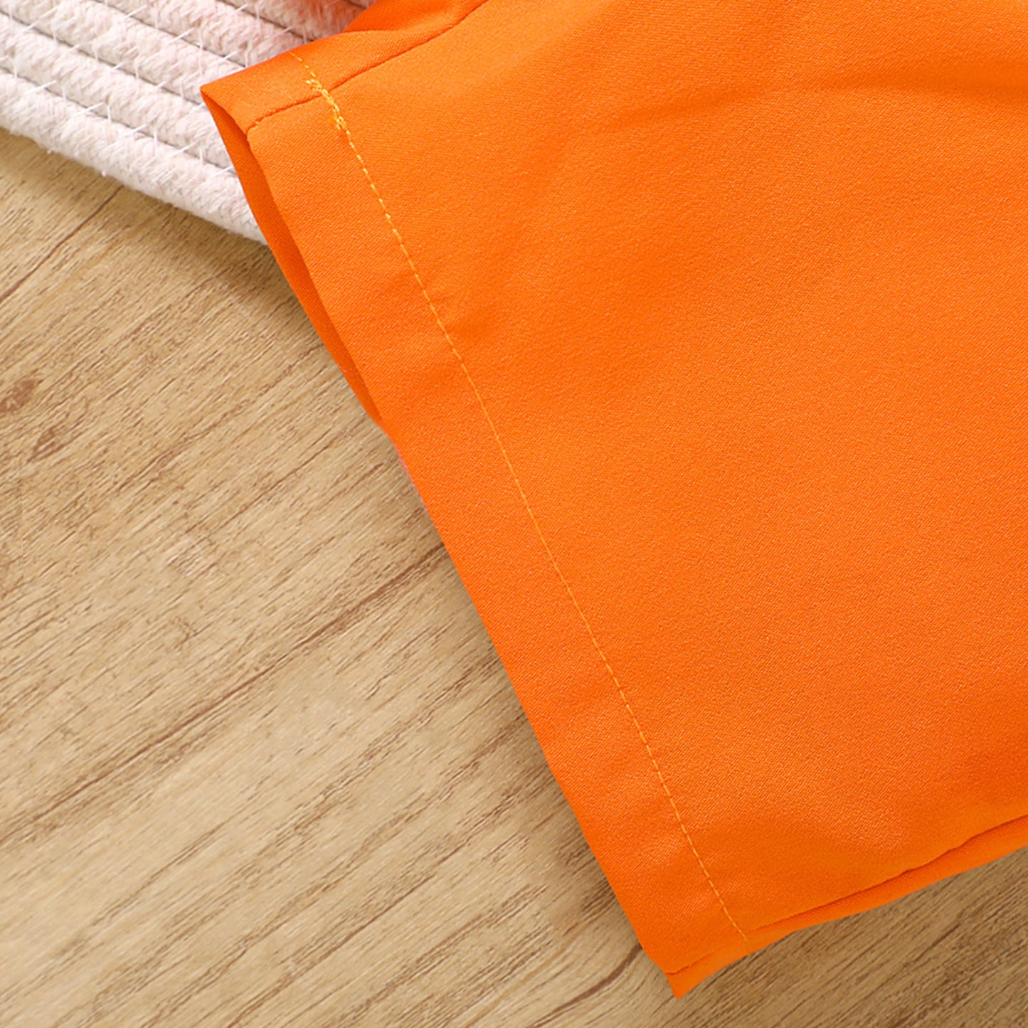 Neues Oster-Outfit für Babys und Kleinkinder – Süßes Hemd-Set mit Karottenmuster