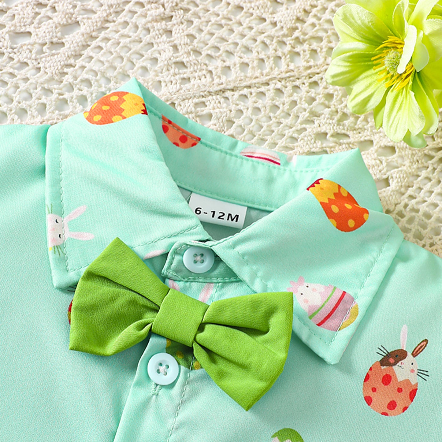 Baby-Jungen-Outfit mit Oster-Karotten-Print und Hemd und Shorts