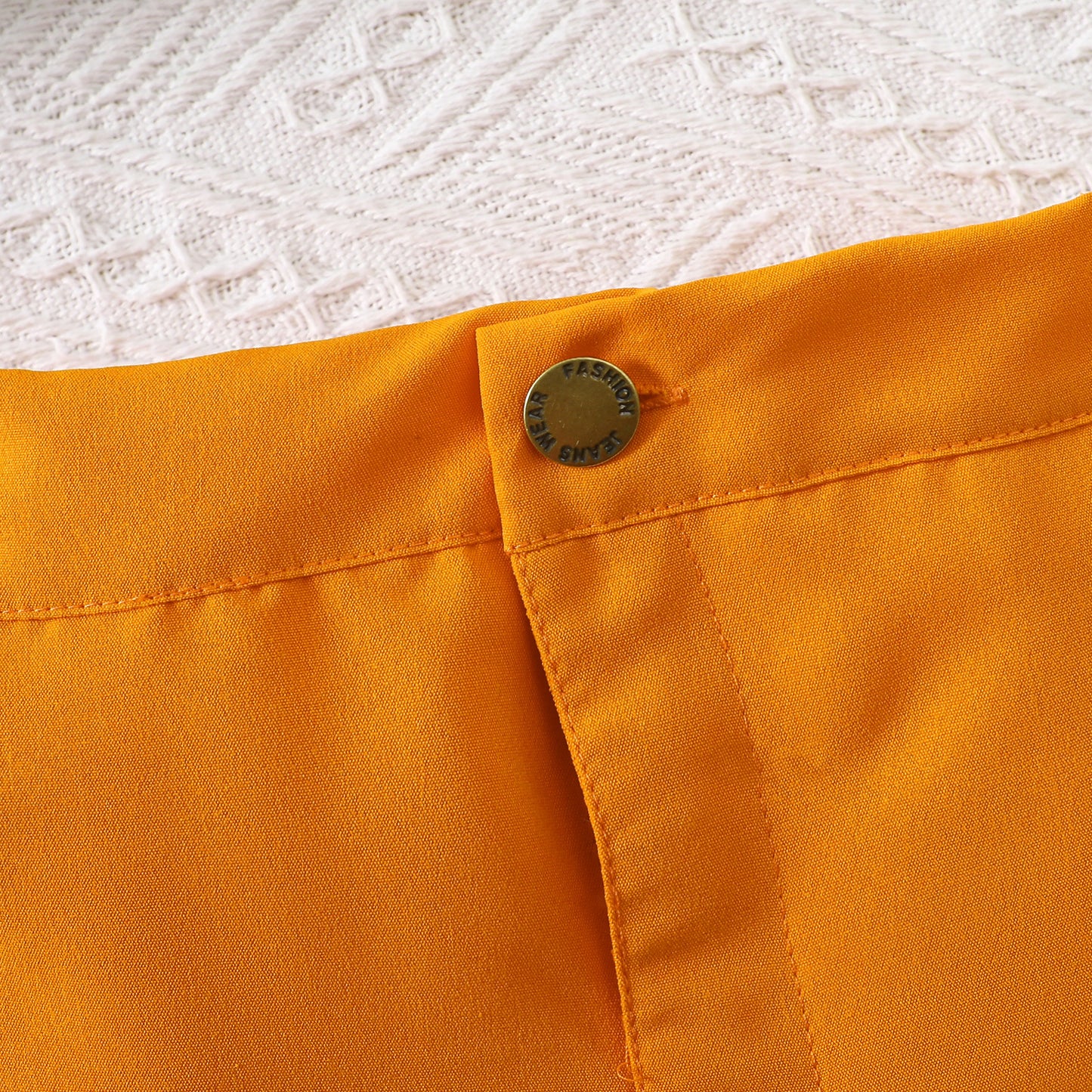 Baby-Jungen-Outfit mit Oster-Karotten-Print und Hemd und Shorts