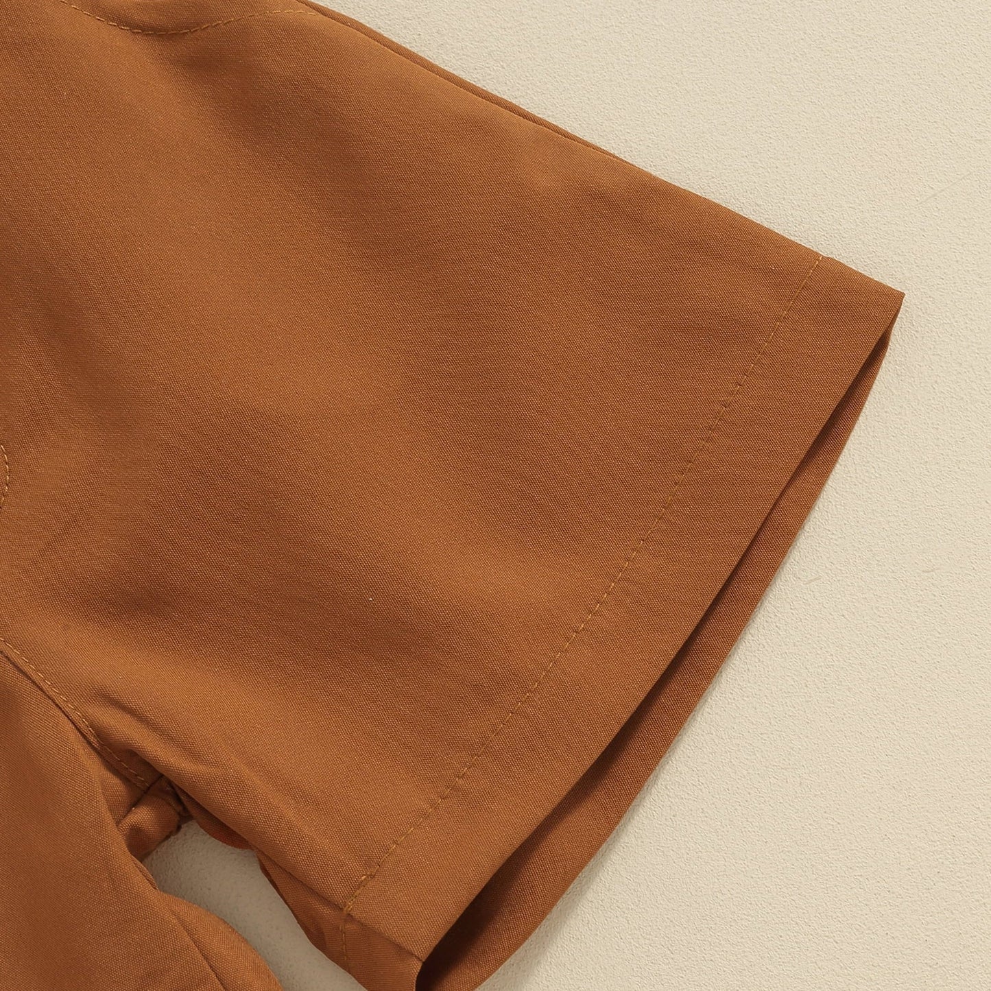 Weiches Osteroutfit für Kleinkinder – Hemd mit Fliege und Shorts mit Kaninchen-Print