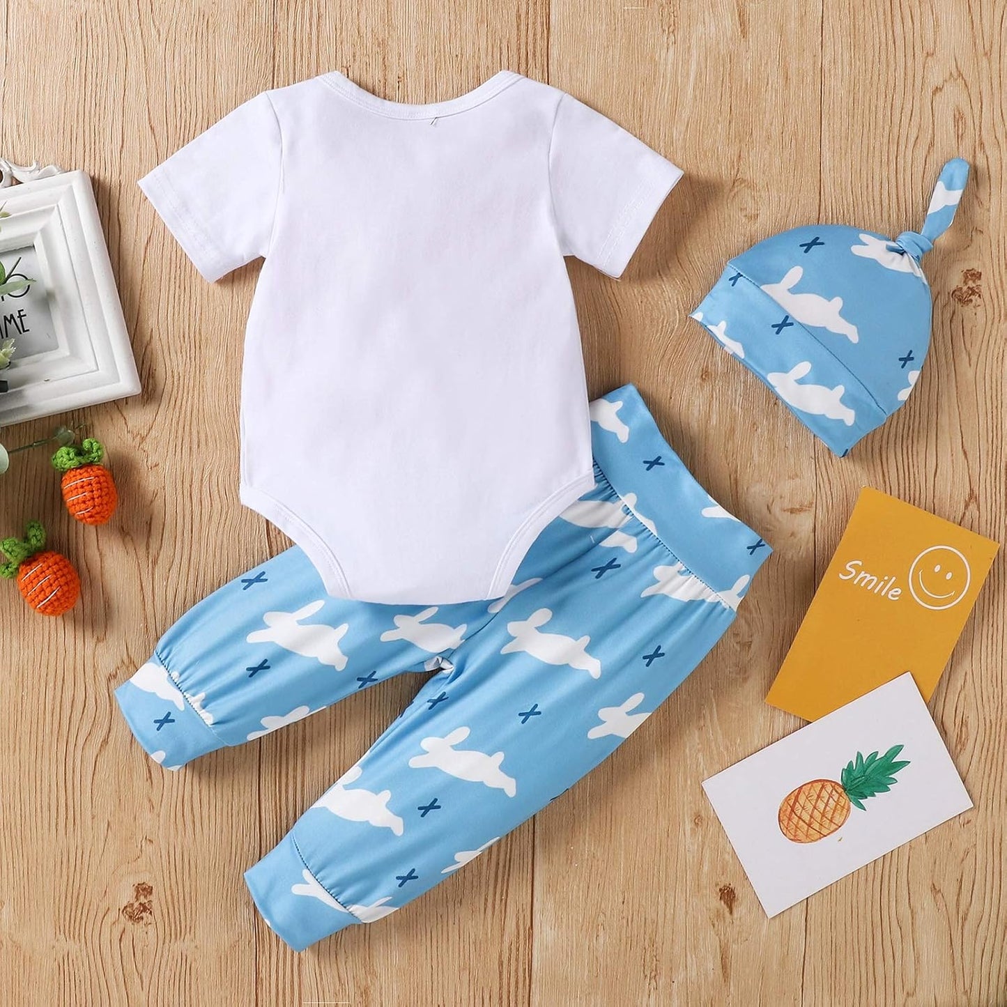 Osteroutfit für Babys Jungen – Mein erster Oster-Strampler + Hose + Mütze
