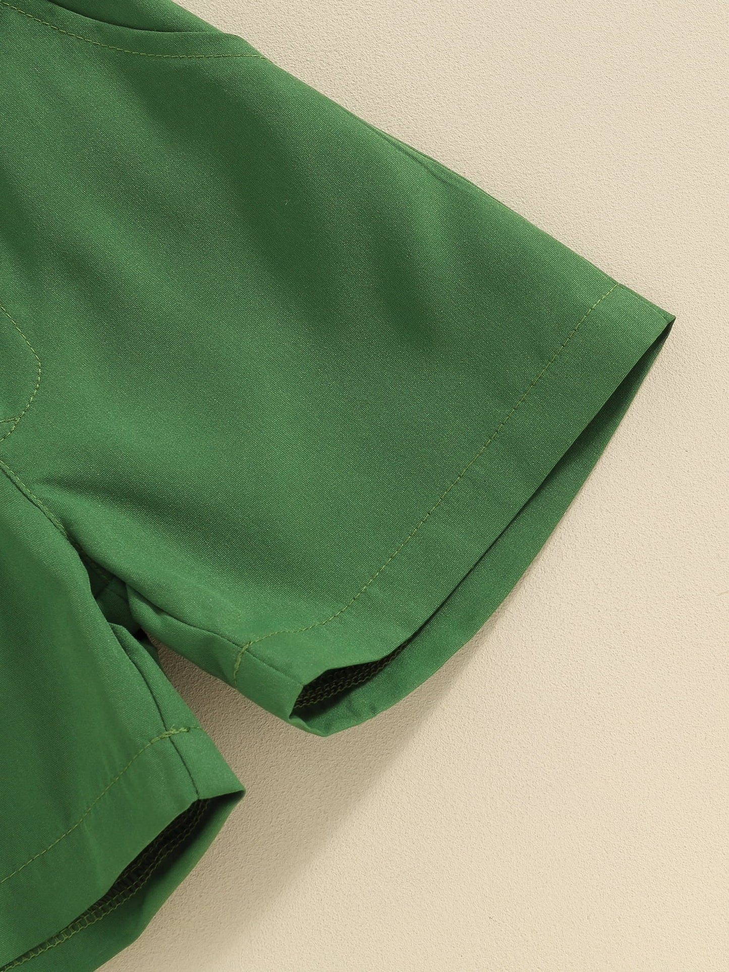 Weiches Osteroutfit für Kleinkinder – Hemd mit Fliege und Shorts mit Kaninchen-Print