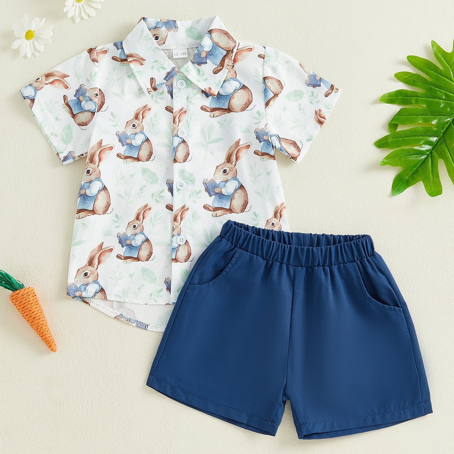 Der Oster-Gent-Look für kleine Jungen – Aturustex-Hemd mit Hasen- und Karotten-Print und Knopfleiste