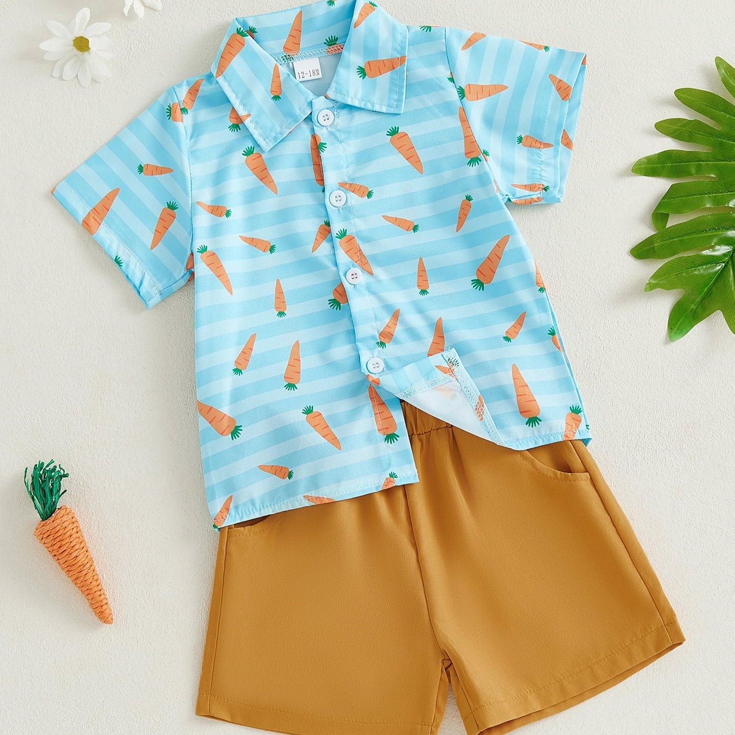 Der Oster-Gent-Look für kleine Jungen – Aturustex-Hemd mit Hasen- und Karotten-Print und Knopfleiste